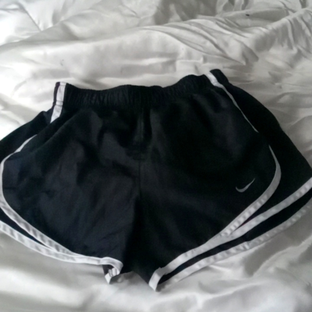 Nike girls xs dri-fit wide short